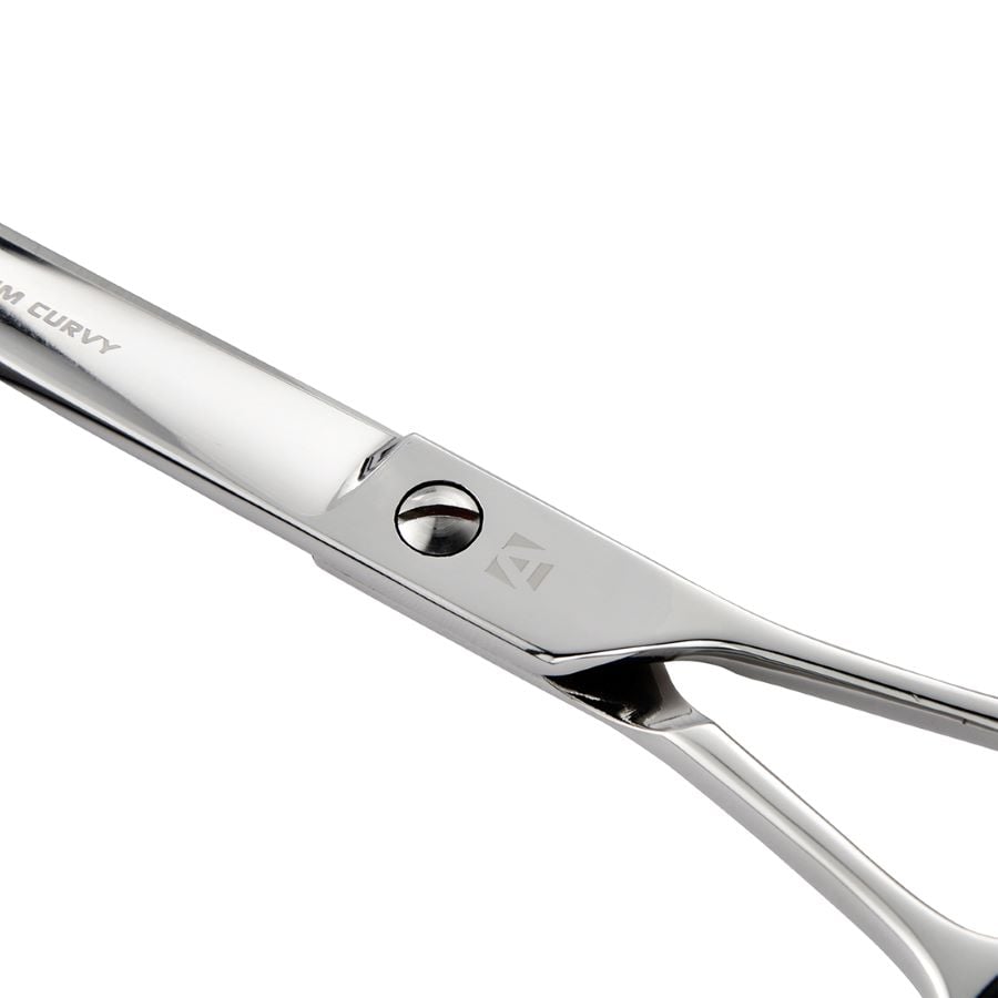 Ciseaux courbes microdentés Artero Magnum Curvy : gros plan sur la lame courbe