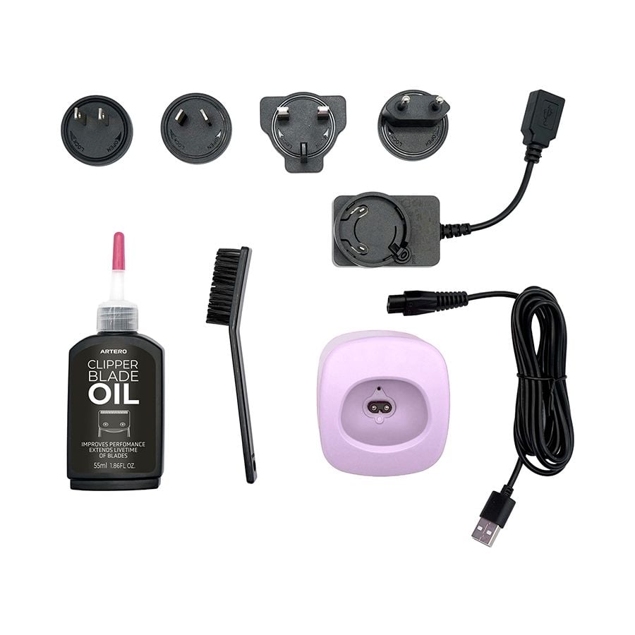 Tondeuse A5 Artero Inviktus : accessoires fournis huile brosse adaptateurs chargeur