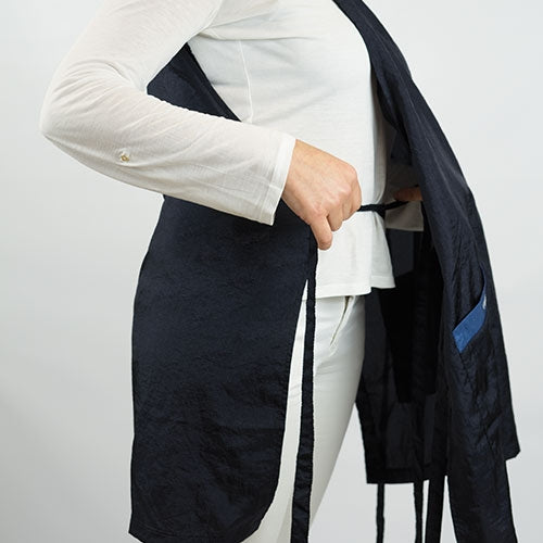 Căpriana TABLIER NOIR / BLEU - Petdesign.fr Setter Bakio S.L. Produits Iba pour chien en France, produit de haute qualité