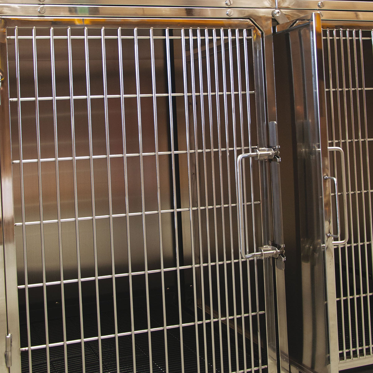 Cage de gardiennage inox Phoenix : gros plan des grilles