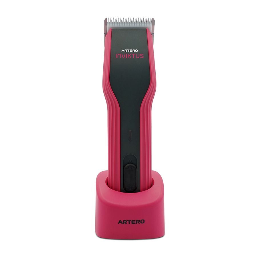 Tondeuse A5 Artero Inviktus : coloris fuchsia posée sur son socle