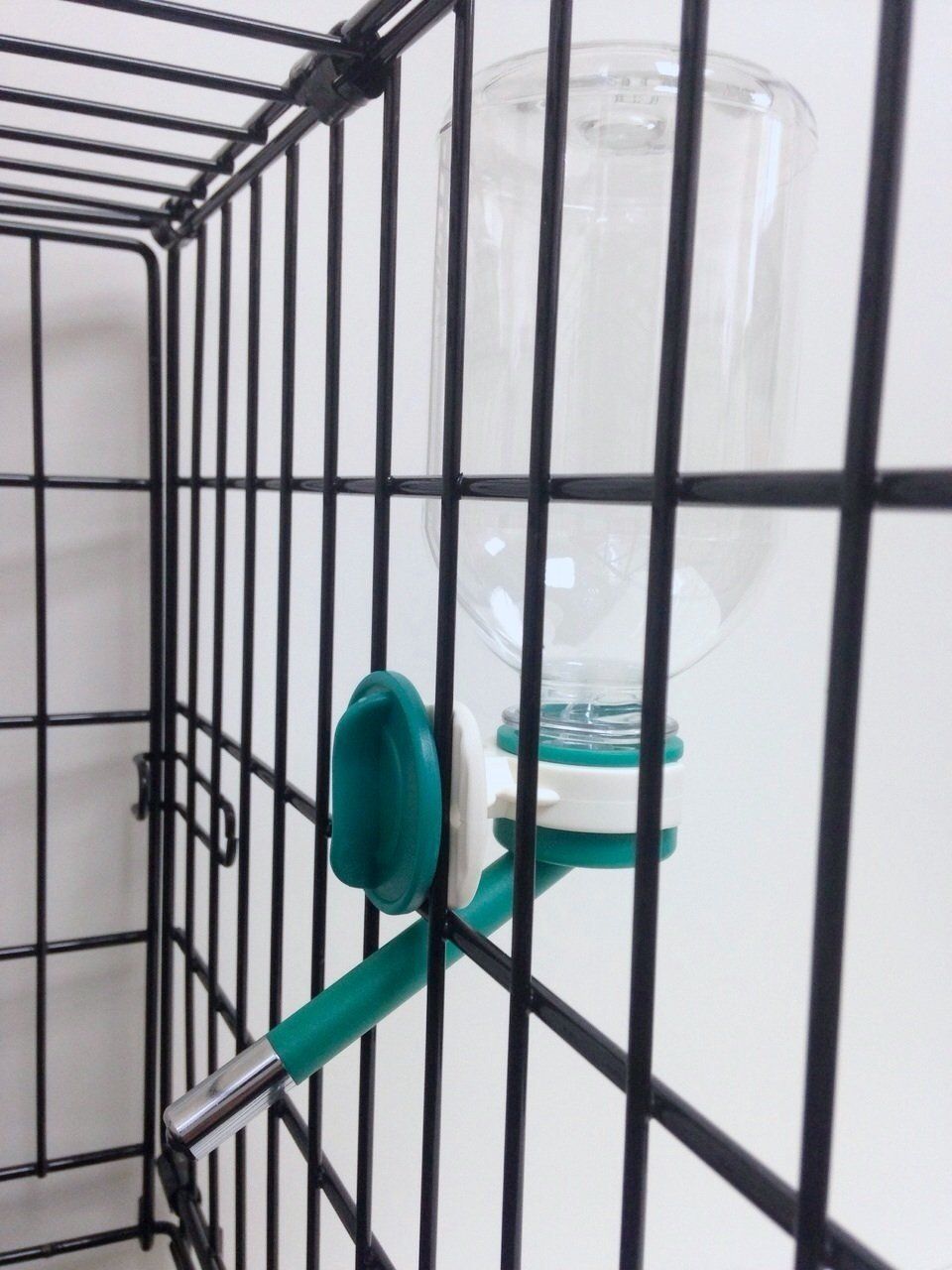 Biberon pour chiens 33cL avec fixation cage - Petdesign.fr PetDesign shop Vie Quotidienne pour chien en France, produit de haute qualité